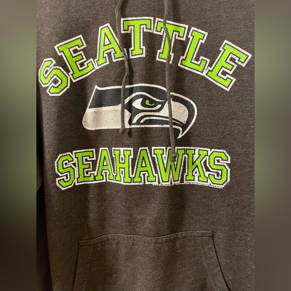 SEATTLE SEAHAWKS OFFICIAL NFL HOODIE IN MENS LARGE W/KANGAROO POCKET
